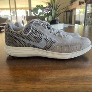 Women’s Nike Revolution 3